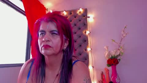 Snapshot of roxettemature chatting on 01-17-25, 05:51 RoxetteMature online show from 01-17-25, 05:51