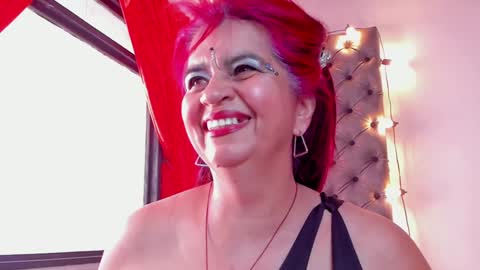 Snapshot of roxettemature chatting on 01-19-25, 12:50 RoxetteMature online show from 01-19-25, 12:50