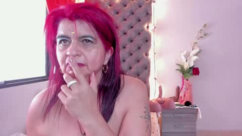 Snapshot of roxettemature chatting on 01-25-25, 05:40 RoxetteMature online show from 01-25-25, 05:40