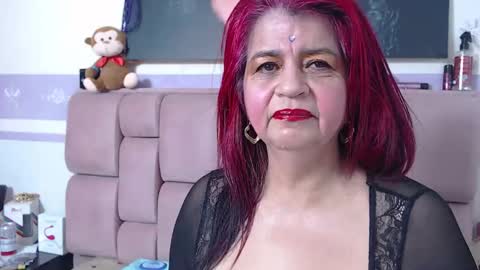 Snapshot of roxettemature chatting on 09-10-25, 11:54 RoxetteMature online show from 09-10-25, 11:54