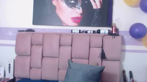 Snapshot of roxettemature chatting on 10-11-25, 11:53 RoxetteMature online show from 10-11-25, 11:53