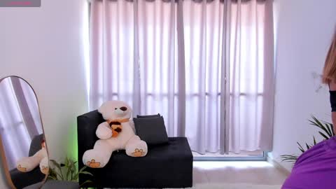 Snapshot of roxie_gates chatting on 01-12-25, 03:36 R O X I E online show from 01-12-25, 03:36