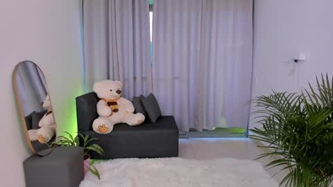 Snapshot of roxie_gates chatting on 01-17-25, 10:45 R O X I E online show from 01-17-25, 10:45