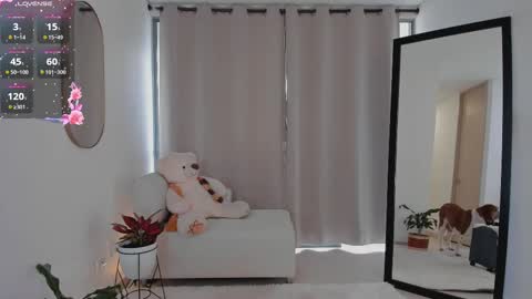 Snapshot of roxie_gates chatting on 09-30-25, 05:51 R O X I E online show from 09-30-25, 05:51