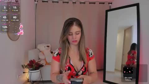 Snapshot of roxie_gates chatting on 10-07-25, 02:31 R O X I E online show from 10-07-25, 02:31