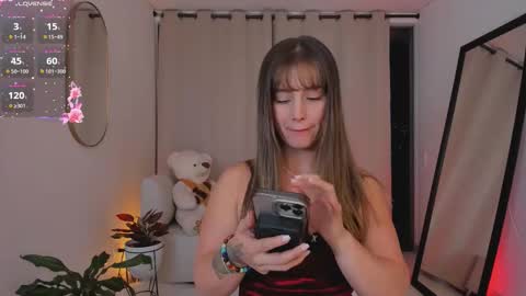 Snapshot of roxie_gates chatting on 10-26-25, 10:58 R O X I E online show from 10-26-25, 10:58