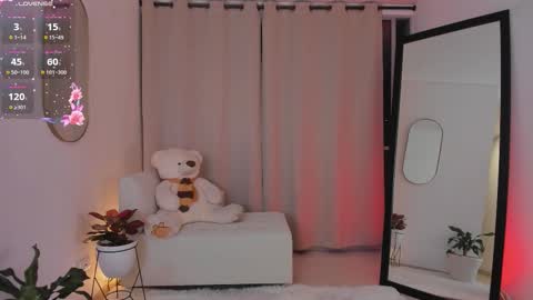 Snapshot of roxie_gates chatting on 11-17-25, 12:49 R O X I E online show from 11-17-25, 12:49