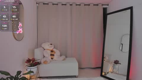 Snapshot of roxie_gates chatting on 12-03-25, 01:24 R O X I E online show from 12-03-25, 01:24