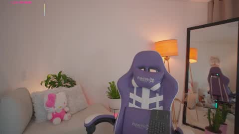  R O X I E  online show from 07-04-26, 02:29