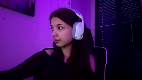 Snapshot of roxiepiurkowski chatting on 04-30-26, 04:57 Hana online show from 04-30-26, 04:57