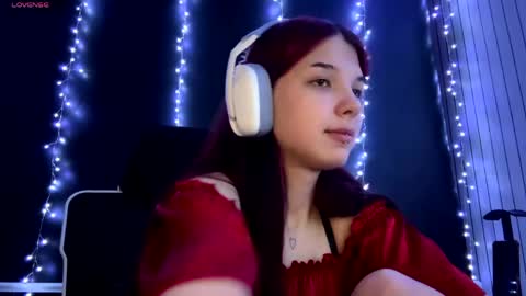 Snapshot of roxiepiurkowski chatting on 06-07-26, 03:05 Hana online show from 06-07-26, 03:05