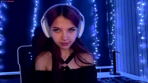 Snapshot of roxiepiurkowski chatting on 06-22-26, 03:09 Hana online show from 06-22-26, 03:09