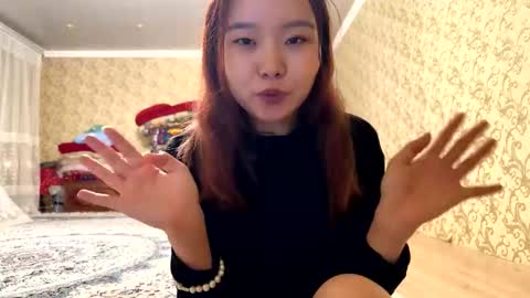 Snapshot of roxiesumas chatting on 11-22-25, 07:46 Emma online show from 11-22-25, 07:46