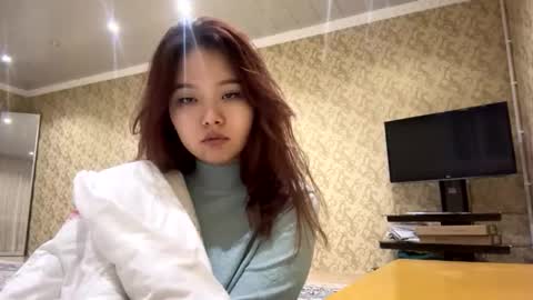 Snapshot of roxiesumas chatting on 11-25-25, 08:42 Emma online show from 11-25-25, 08:42