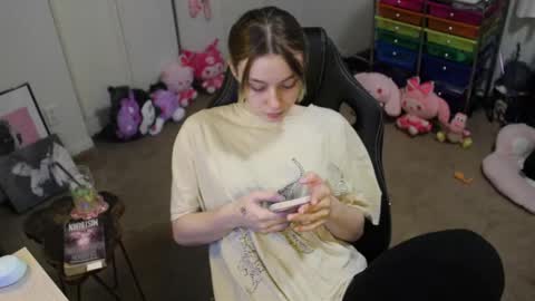 Snapshot of roxiethefox chatting on 09-29-25, 03:50 roxie online show from 09-29-25, 03:50
