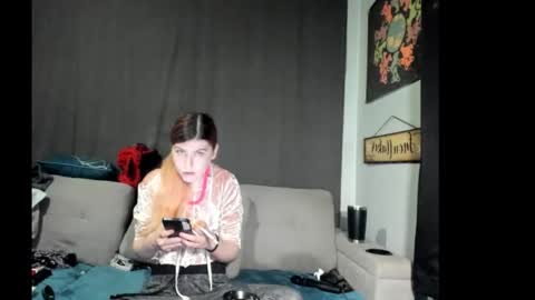 roxihazeleyes online show from 10-20-25, 05:35