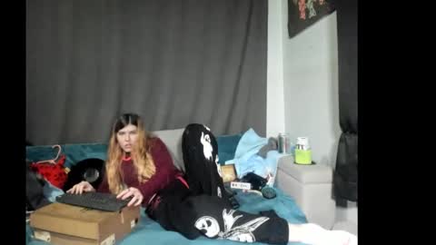 roxihazeleyes online show from 12-21-25, 05:58