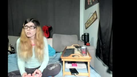 roxihazeleyes online show from 04-21-26, 01:42