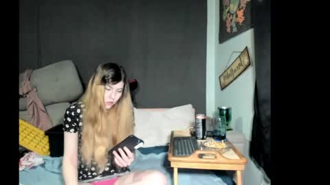 roxihazeleyes online show from 04-30-26, 12:00