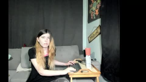 roxihazeleyes online show from 05-19-26, 11:38