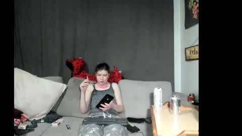 roxihazeleyes online show from 06-10-26, 10:03