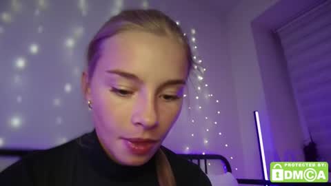 Snapshot of roxxxie_reid chatting on 10-15-25, 08:09 Roxieex ABBY online show from 10-15-25, 08:09