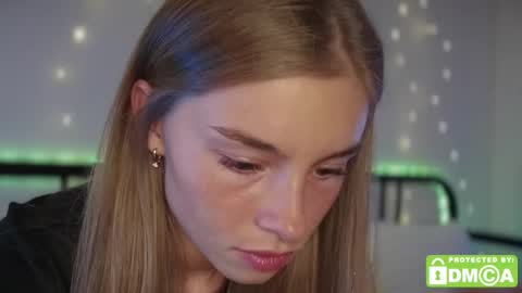 Snapshot of roxxxie_reid chatting on 10-16-25, 08:32 Roxieex ABBY online show from 10-16-25, 08:32