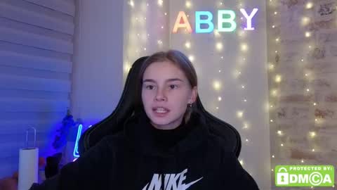 Snapshot of roxxxie_reid chatting on 12-18-25, 08:59 Roxieex ABBY online show from 12-18-25, 08:59