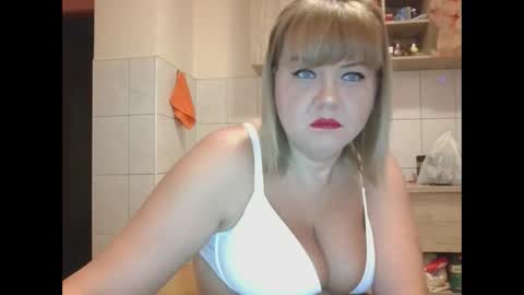 Snapshot of roxy8630 chatting on 09-29-25, 12:05 roxy8630 online show from 09-29-25, 12:05