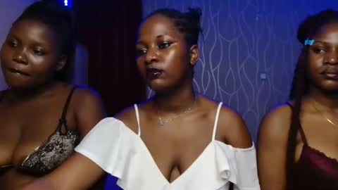 Roxy online show from 11-08-25, 03:34