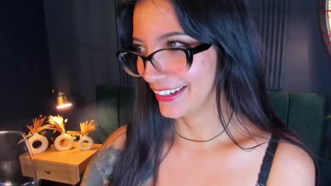 Snapshot of roxy_hell chatting on 03-07-25, 10:10 Roxy hell online show from 03-07-25, 10:10