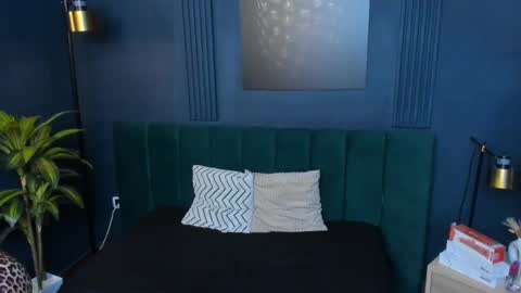 Snapshot of roxy_hell chatting on 10-30-25, 04:52 Roxy hell online show from 10-30-25, 04:52