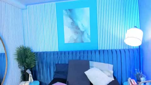 Snapshot of roxy_hell chatting on 10-31-25, 12:06 Roxy hell online show from 10-31-25, 12:06