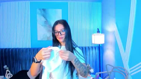 Snapshot of roxy_hell chatting on 11-27-25, 12:07 Roxy hell online show from 11-27-25, 12:07