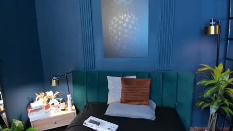 Snapshot of roxy_hell chatting on 12-18-25, 12:22 Roxy hell online show from 12-18-25, 12:22