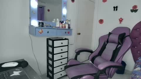 Roxy online show from 06-22-26, 01:51