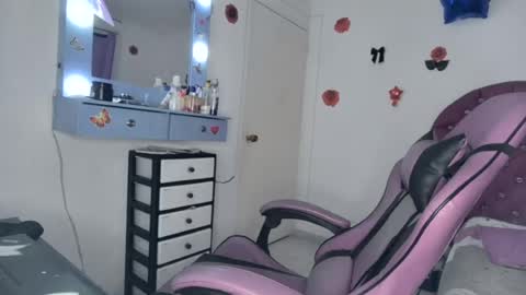 Roxy online show from 07-27-26, 01:56