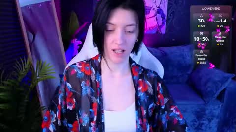 Snapshot of roxy_riot_ chatting on 11-13-25, 01:37 roxy_riot_ online show from 11-13-25, 01:37