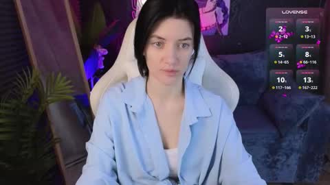 Snapshot of roxy_riot_ chatting on 11-18-25, 01:22 roxy_riot_ online show from 11-18-25, 01:22