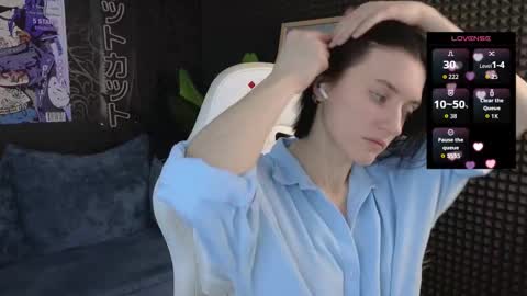 Snapshot of roxy_riot_ chatting on 12-14-25, 03:01 roxy_riot_ online show from 12-14-25, 03:01