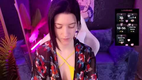 Snapshot of roxy_riot_ chatting on 12-17-25, 01:33 roxy_riot_ online show from 12-17-25, 01:33