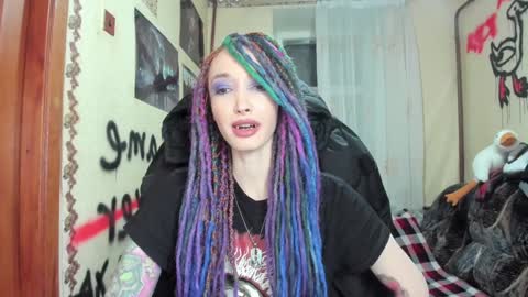 Snapshot of roxy_silver chatting on 12-12-24, 08:21 Roxy online show from 12-12-24, 08:21