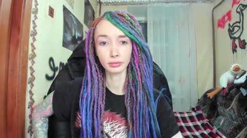 Snapshot of roxy_silver chatting on 12-13-24, 06:59 Roxy online show from 12-13-24, 06:59