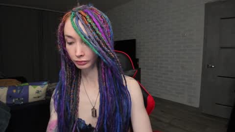 Snapshot of roxy_silver chatting on 12-17-24, 07:04 Roxy online show from 12-17-24, 07:04