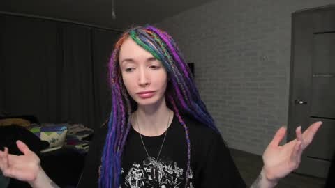 Snapshot of roxy_silver chatting on 12-18-24, 02:53 Roxy online show from 12-18-24, 02:53