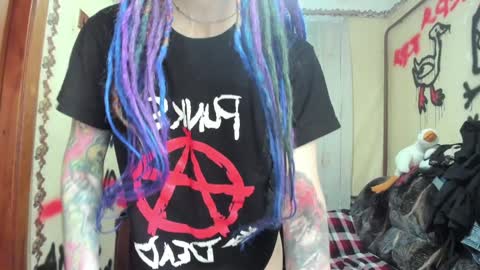 Snapshot of roxy_silver chatting on 12-20-24, 11:05 Roxy online show from 12-20-24, 11:05