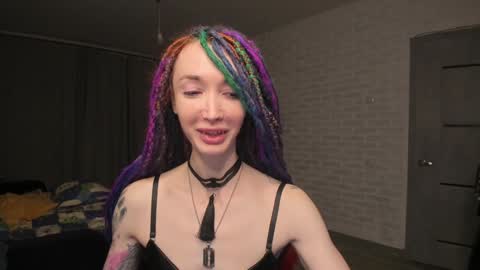Snapshot of roxy_silver chatting on 12-22-24, 06:59 Roxy online show from 12-22-24, 06:59