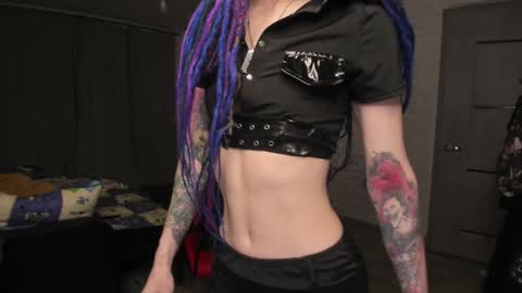 Snapshot of roxy_silver chatting on 12-24-24, 07:33 Roxy online show from 12-24-24, 07:33