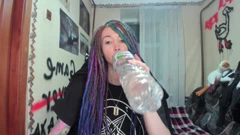 Snapshot of roxy_silver chatting on 01-24-25, 12:52 Roxy online show from 01-24-25, 12:52