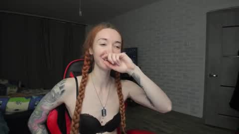 Snapshot of roxy_silver chatting on 03-04-25, 10:27 Roxy online show from 03-04-25, 10:27